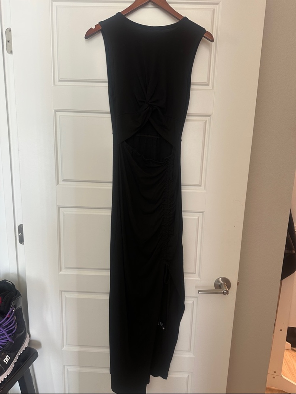 SHEIN Black Sleeveless Backless Maxi Dress with Twist Cutout